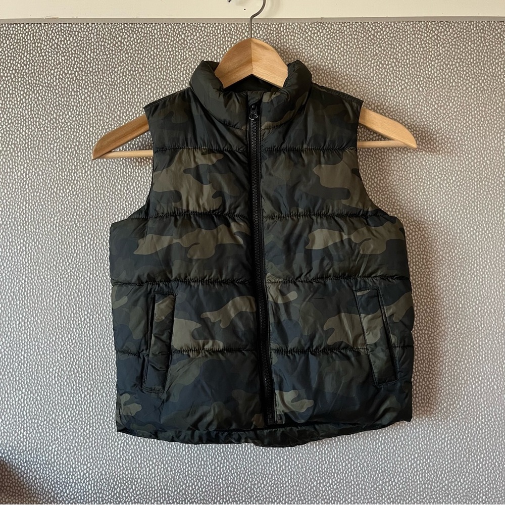 XS (5) Old Navy Kids Camouflage Puffer Vest